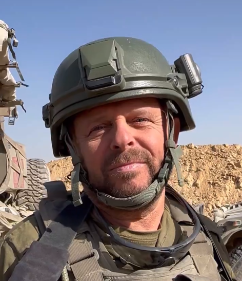 בגיל 64: השר לשעבר תועד נלחם בעזה. צפו