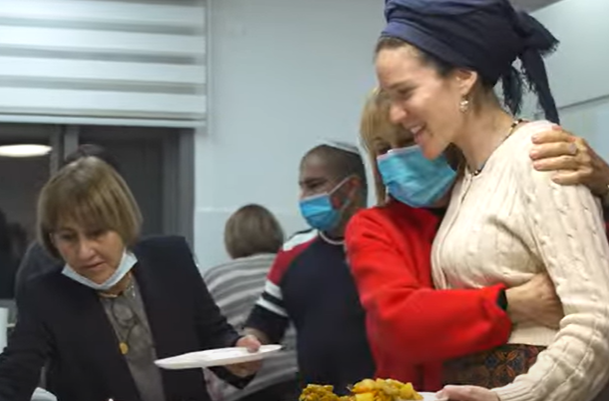 משפחתו של נערן אשחר פגשה את המושתלים שקיבלו את איבריו