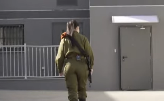 צפו: התחזתה במשך שעות למתה ושרדה את הטבח