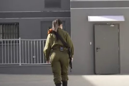 צפו: התחזתה במשך שעות למתה ושרדה את הטבח