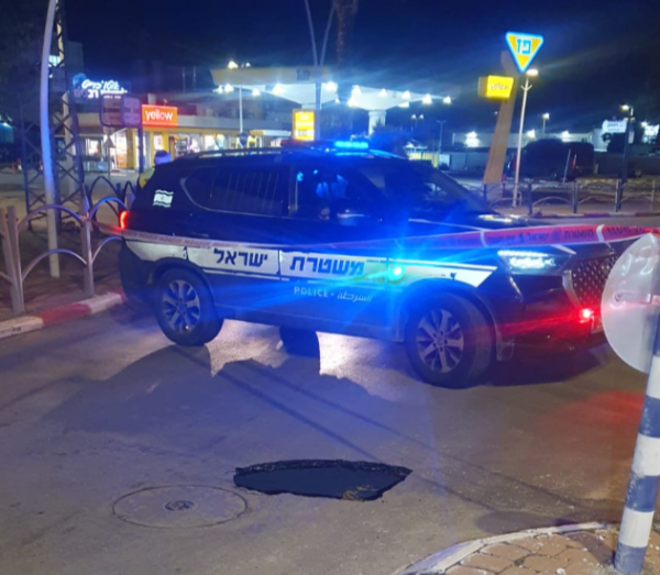 נזקי מזג האוויר | בור נפער בכביש: "אל תגיעו למקום"