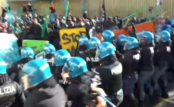 "הפגינו מולנו מאות פלסטינים, אל תטוסו לחו"ל"