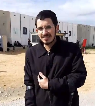 עם קביים: הפצוע הגיע לחסום את מעבר כרם שלום