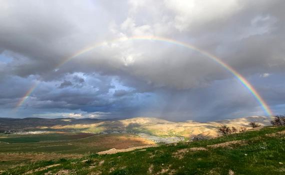תמונת היום: קשת מרהיבה מצד לצד בבבקעת הירדן