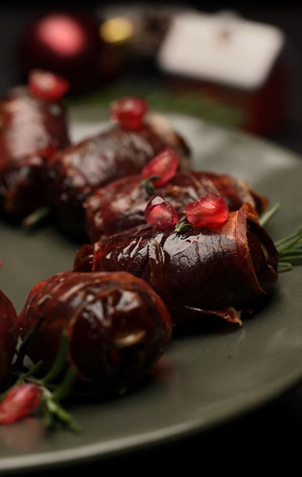 חמים ומרשים: חטיף תמרים ממולא בקממבר ואגוזים