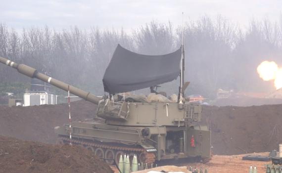 אש נרחבת: צה"ל החריב עשרות מבנים בלבנון | צפו