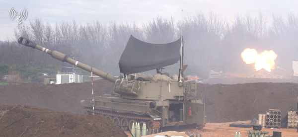 אש נרחבת: צה"ל החריב עשרות מבנים בלבנון | צפו