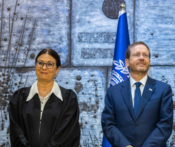 הרצוג נפרד מחיות: "הוכיחה עצמה כאשת עקרונות"