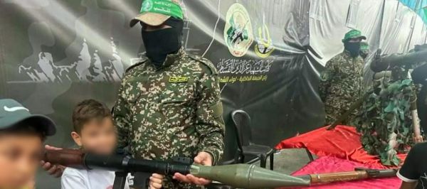 הבלתי מעורבים? צפו בילדי עזה בשירות החמאס