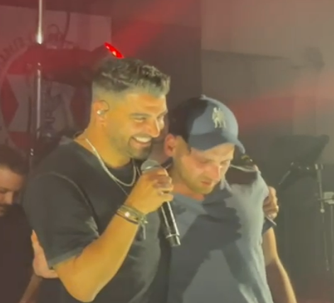 "גיבור של אמא": הלוחם שנפצע שר עם משה פרץ