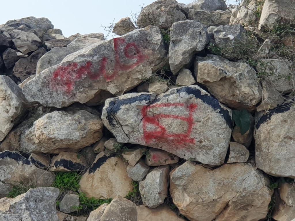 פורעים ערבים השחיתו את מזבח יהושע בהר עיבל