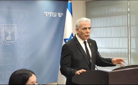 לפיד לסרוגים: "שוחד פוליטי שפוגע בביטחון המתיישבים"