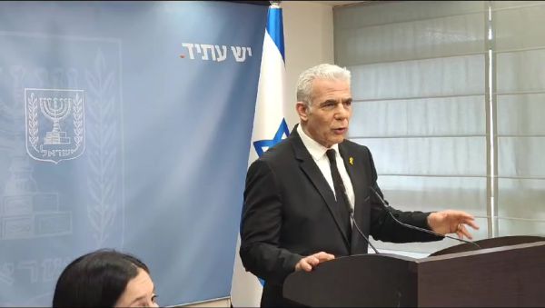 לפיד לסרוגים: "שוחד פוליטי שפוגע בביטחון המתיישבים"