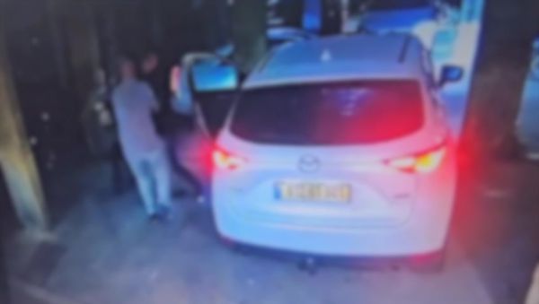 מזעזע: העיר על חניה וחטף מכות בבית ים. צפו