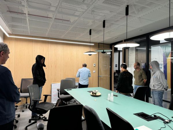 קדיש בלתי נשכח עם האחים מ"אחים לנשק"