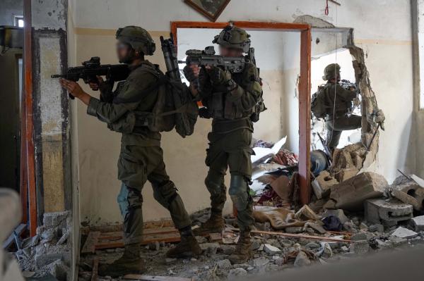 נשק בתוך הכיתות: פעילות צה"ל באוניברסיטת חאן יונס