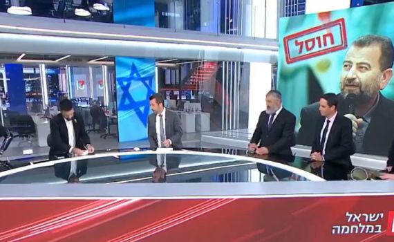 צפו: איש התקשורת הערבי חילק בקלאוות באולפן