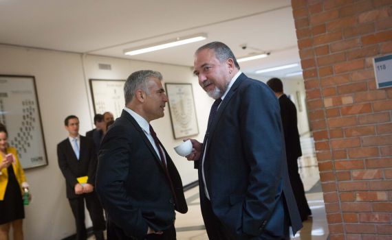 ליברמן נגד לפיד: "אין מקום לפוליטיקה קטנה"