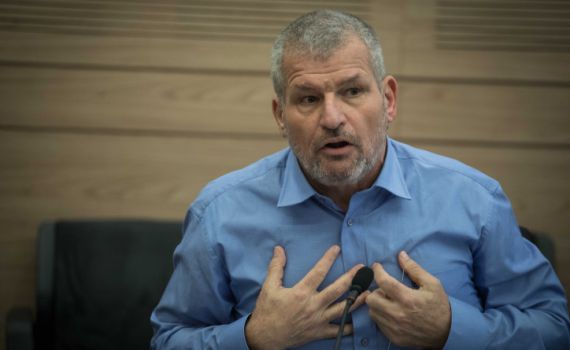 הח"כ לשעבר מגיב לסערה: "חב"דניק מטונף"