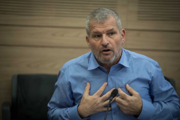 הח"כ לשעבר מגיב לסערה: "חב"דניק מטונף"