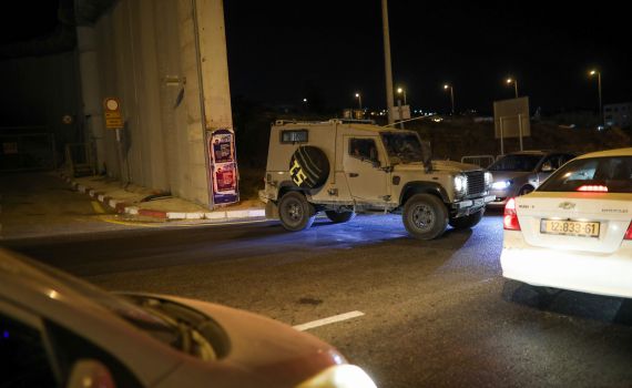 פלסטיני גנב רכב בירושלים ונתפס במחסום | צפו