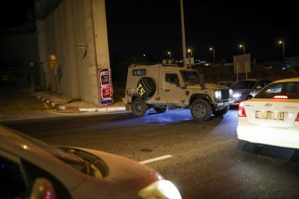 פלסטיני גנב רכב בירושלים ונתפס במחסום | צפו