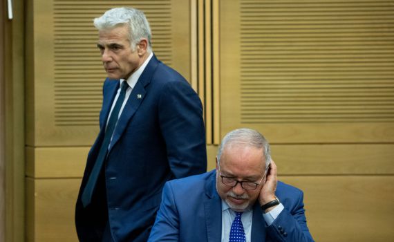 לפיד מחזיר לליברמן: "עושה סיבוב על חיילי צה״ל"