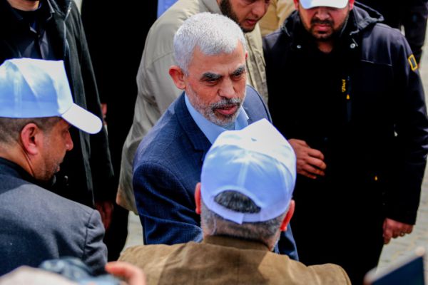 "יחיא סינוואר בכה כמו נמושה"