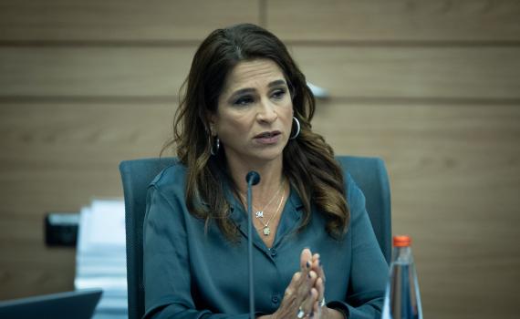 הזוי: מירב בן ארי נגד העונש של ישראל לחמאס