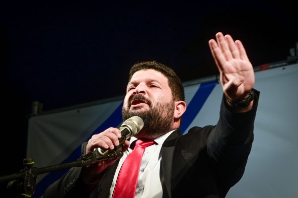 אלמוג כהן: "הפרקליטות זורה חול בעיני הציבור"