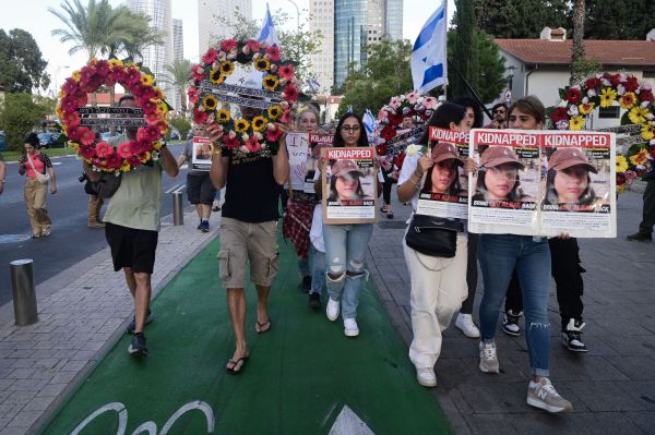 פרחים למשפחות החטופים: כך מרגלת איראן בישראל