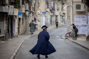 תקרית חמורה: חרדים השליכו אבנים על רכבו של משה ליאון