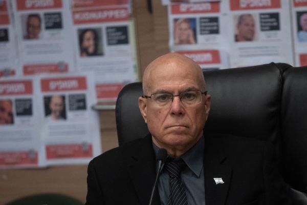 מגיש ערוץ 13 מאשים: ח"כ פוגל בוגד בהגנה על חיילי צה"ל