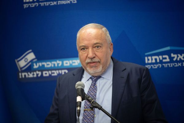 ליברמן מגיב לגנץ: "מספיק עם השטיקים והטריקים"