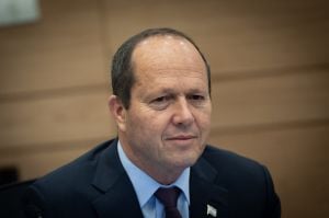 בהובלת השר ברקת: זאת המדינה שנבחרה במקום קטאר