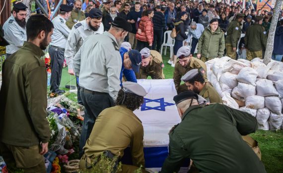 יוזמה חדשה: משרד הרווחה יסייע לסבים וסבתות שכולים