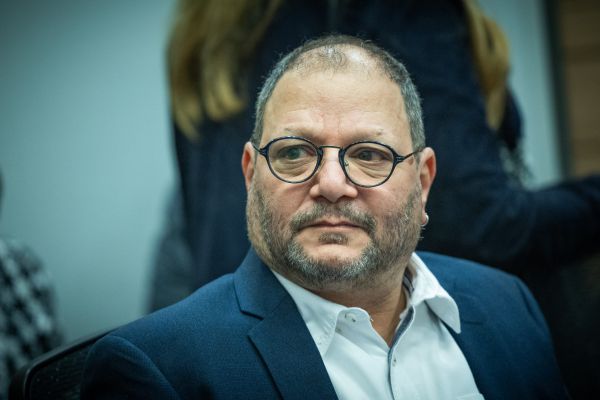 כמעט מכות בכנסת: "צא החוצה, מחבל, לך לעזה!"