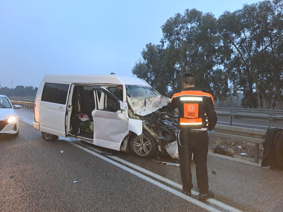 8 בני אדם נפצעו בתאונת דרכים בצומת פלוגות