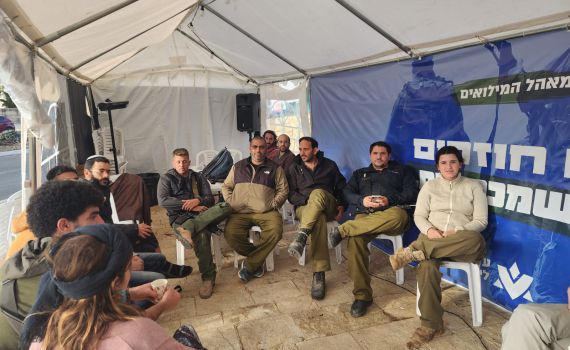 מאהל לוחמים מול הכנסת: "לא עוצרים עד שמכריעים"