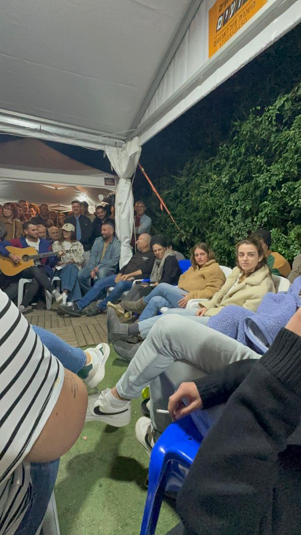 עומר אדם ויעל שלביה בשבעה של שאול גרינגליק | צפו