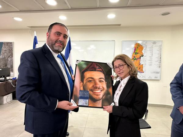 ארבל העניק אזרחות כבוד למשפחתו של חלל צה"ל