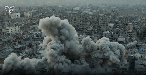 עזה: הפיצוץ מהאוויר שחשף את מטעני החבלה | צפו