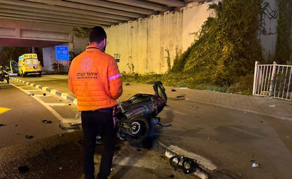3 רוכבי אופנוע נפצעו קשות בתאונה במחלף מסובים