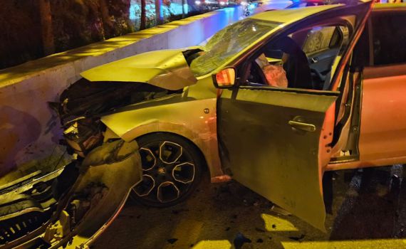 תאונה בכביש 1: שני לכודים חולצו מרכבם