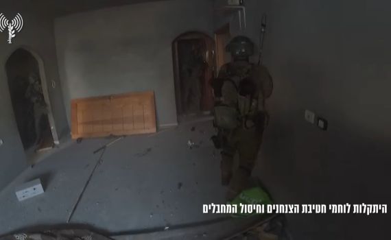 צפו: קרב פנים מול פנים בתוך מבנה; 7 חיילים נפצעו