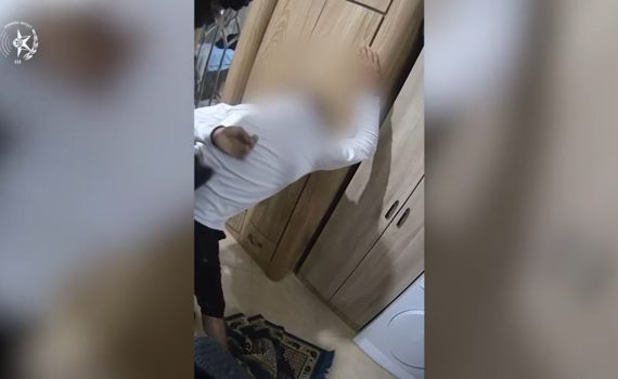 ממצלמת הלוחם: 2 מחבלי דאע"ש נעצרו לפני פיגוע. צפו