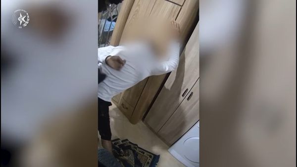 ממצלמת הלוחם: 2 מחבלי דאע"ש נעצרו לפני פיגוע. צפו