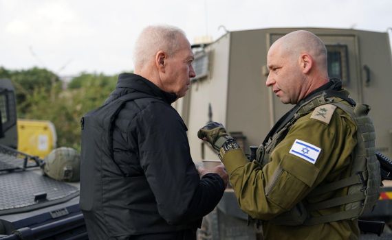 גלנט מזים את השמועות על עצירת המלחמה. צפו