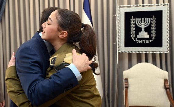 החיילת שחולצה מעזה חושפת: הפרפר שנתן לי תקווה בשבי