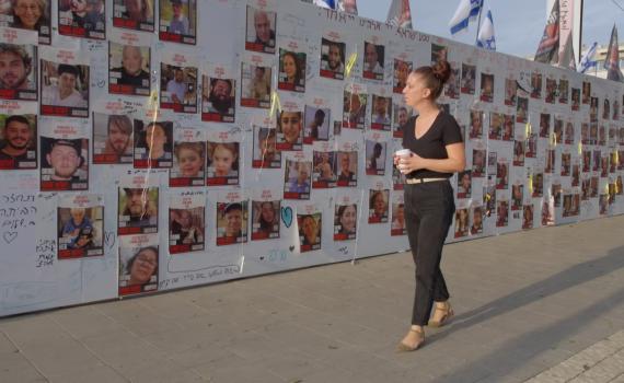 "עד שכולם יחזרו": מאחורי הקלעים של מאבק משפחות החטופים